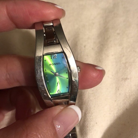 Iridescent green and blue face Fossil bracelet watch - Picture 5 of 16